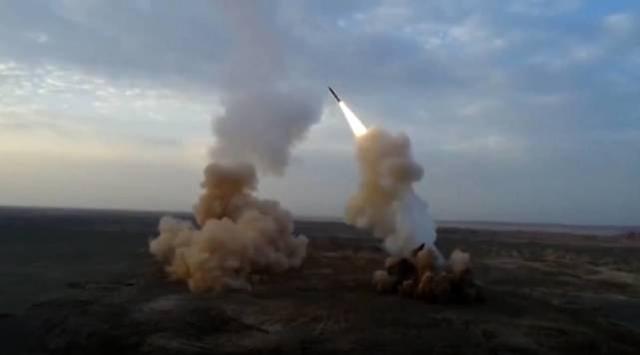 炸完“美国航母”后，伊朗首次展示从地下发射弹道导弹