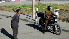 在朝鲜哪些人才会骑摩托车？