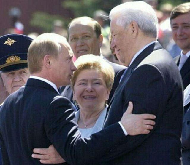 叶利钦辞职后，除了让普京签署免罪书，为啥还要带走一本宪法？