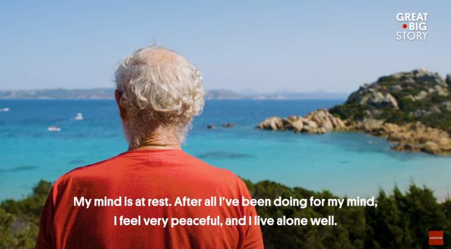 81岁老人隐居神仙岛31年，却因疫情意外走红，他过得怎样？