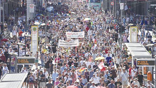 柏林新冠大游行:“阴谋家”的集会?