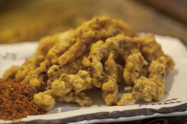 炸酥肉,到底是用面粉还是淀粉?大厨:都不对,教你正确做法