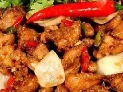美食精选:红烧排骨、肉炒腐竹木耳、姜葱爆鲜鱿、香辣鸡块