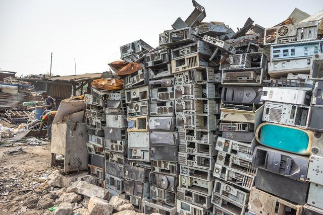 每年21万吨电子垃圾，养活4万人，却让他们活不过25岁