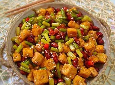 美食精选:宫保豆腐、油淋豆腐、辣鸡爪、啤酒烧鸡爪