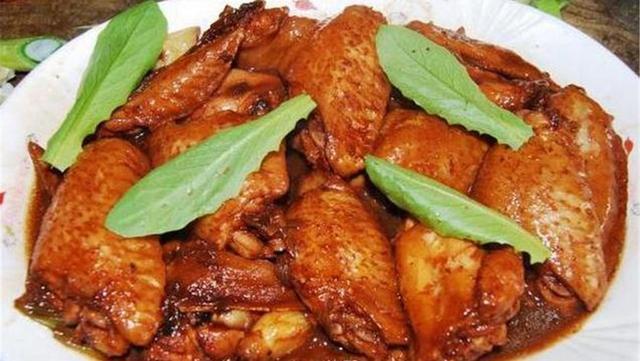 鸡翅怎么做才好吃?大厨教您1招,酱香浓郁,一锅不够吃