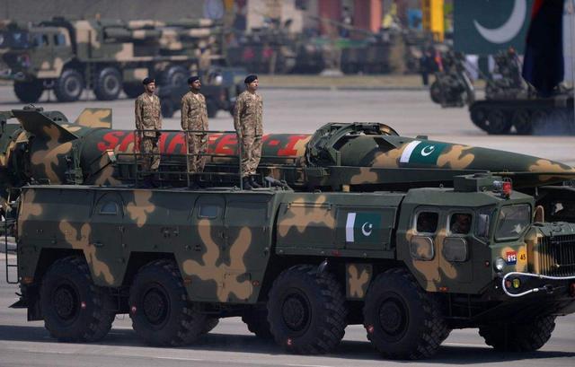 巴基斯坦这么穷，为何还成了9个拥核国家之一，核武器哪来的？