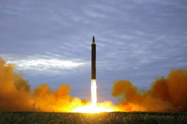 美国又玩“核大棒”，“民兵3”洲际导弹已升空，中国：不怕它