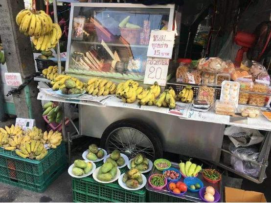 泰国人到底有多“懒”，一日三餐不做饭，看到菜市场明白了