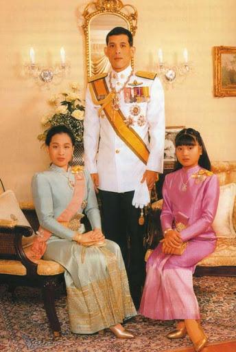 泰国胖公主真该减肥！一身黑难挡200斤体重，比41岁苏提达还显老