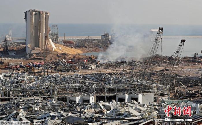  当地时间8月5日，黎巴嫩贝鲁特港口区发生剧烈爆炸后，现场建筑物被严重损毁。