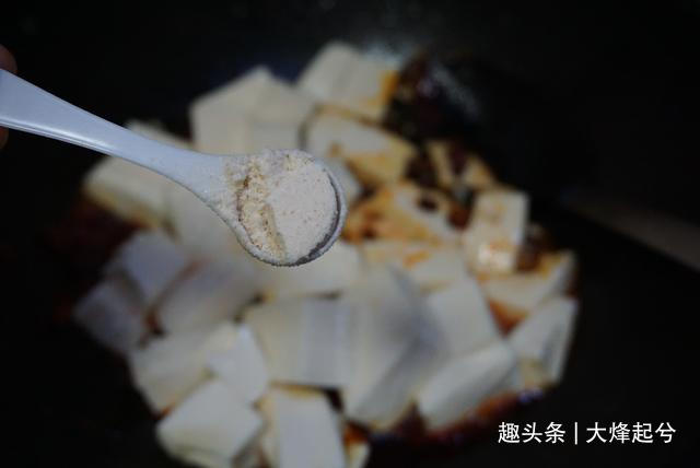 秘制麻辣豆腐，拌着米饭吃两碗不过瘾，多加这一步，豆腐不易碎