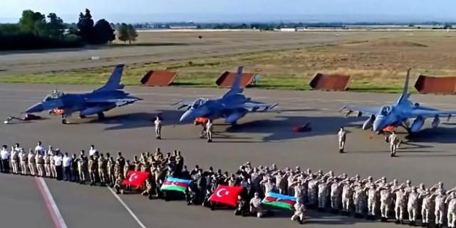 “枭龙”不到位，如何对抗苏-30SM？土耳其F-16守卫阿塞拜疆天空