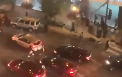 美国又大规模骚乱,多家商店被打砸抢含特斯拉,至少100人被捕