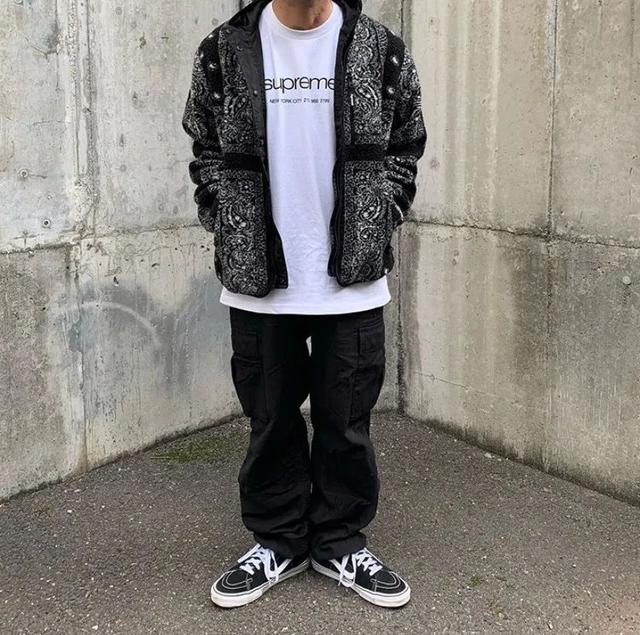 日本人是怎么把 Supreme 穿成精神小伙的?