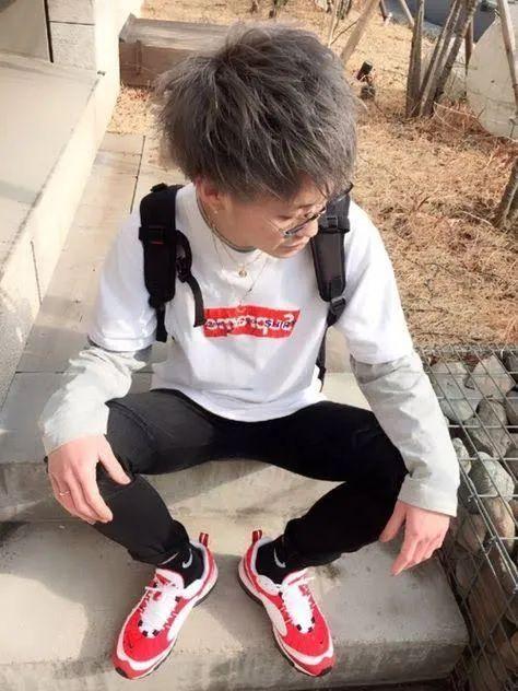 日本人是怎么把 Supreme 穿成精神小伙的?