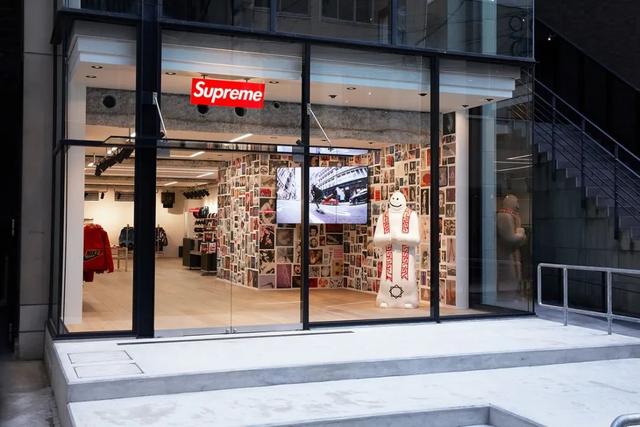 日本人是怎么把 Supreme 穿成精神小伙的?