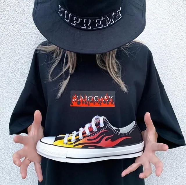 日本人是怎么把 Supreme 穿成精神小伙的?