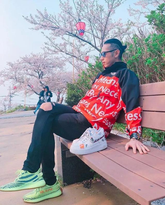 日本人是怎么把 Supreme 穿成精神小伙的?
