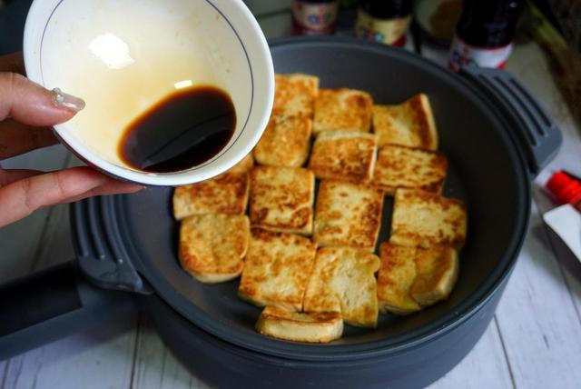 火爆街头的铁板豆腐,在家3元做1盘,秘制料汁教给你,学会能摆摊