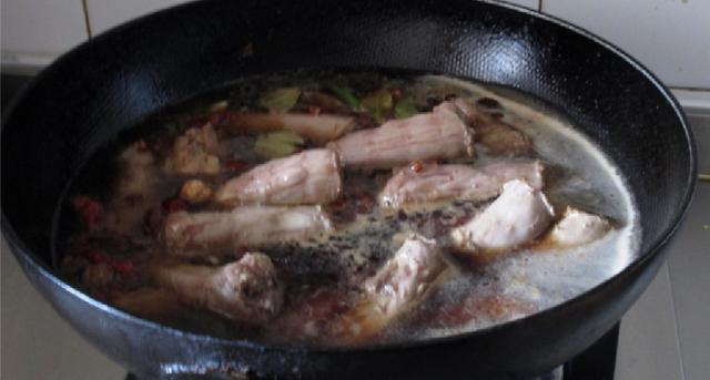 鸭脖这么做比绝味还好吃!再也不用出去买着吃,自己在家也能做