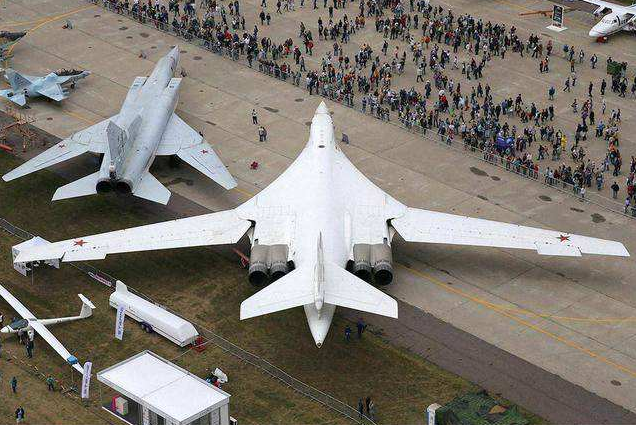 白天鹅又将威慑美国！俄罗斯宣布大改图160，将用五代机苏57技术