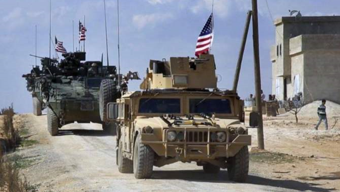 美国军队在叙利亚过哨卡时被拦截，直接出动武装直升机袭击据点