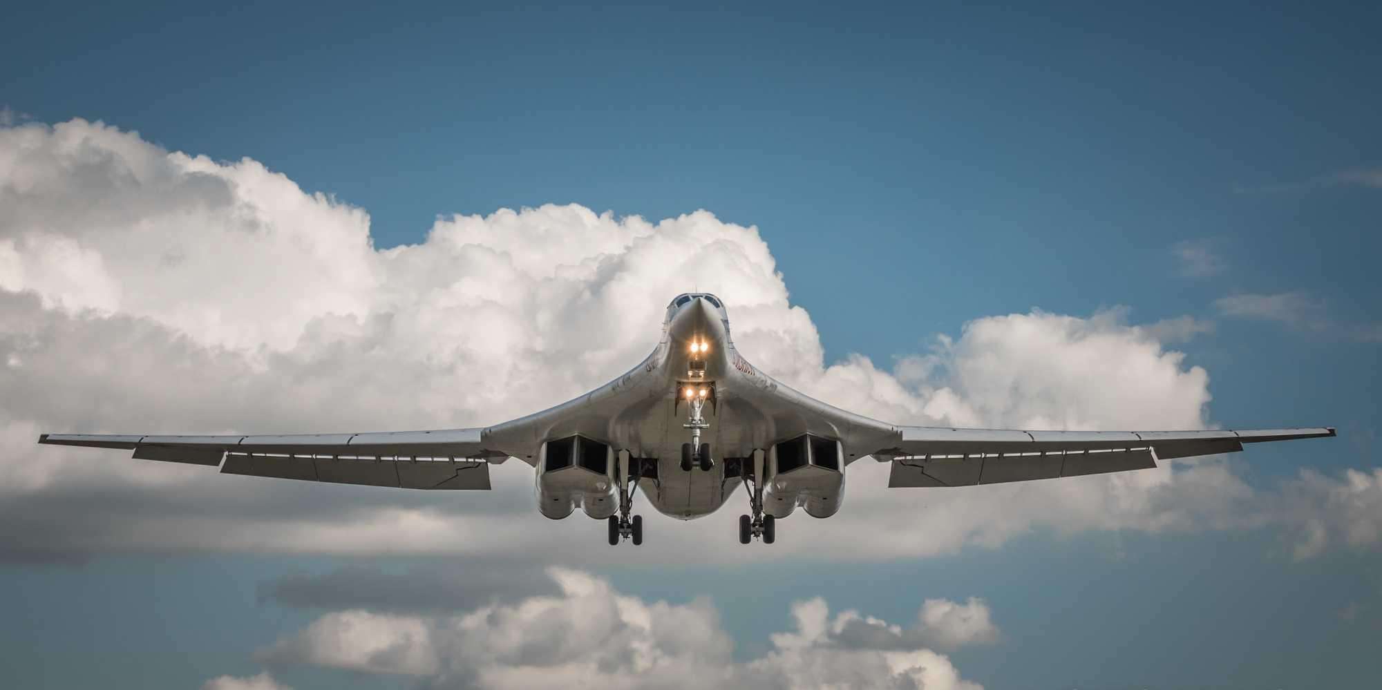 “白天鹅”扇动翅膀！俄军出动世界最大战略轰炸机，可发射核导弹