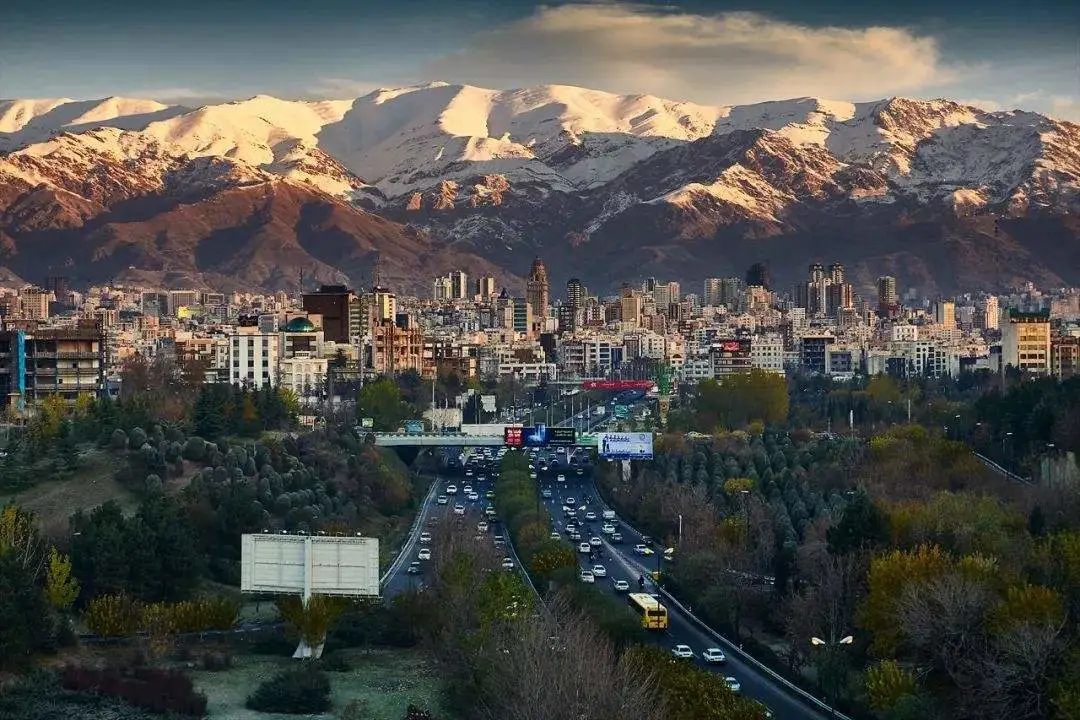 伊朗，封锁的四十年，为什么能屹立不倒