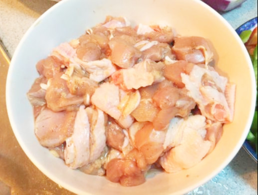 这才是鸡肉最简单的做法,香辣入味,嫩滑不柴口,真下饭