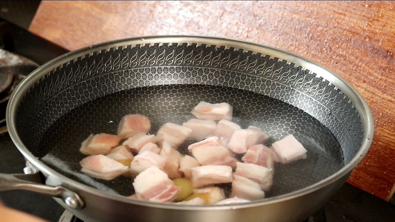 红烧肉的家常做法,肥而不腻,好吃又正宗,实在太香了