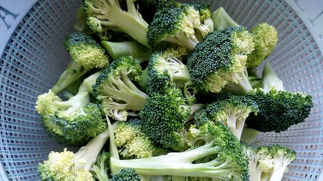 大厨教你农家菜“上肉干炒西兰花”家常做法,味道鲜美,口感爽脆