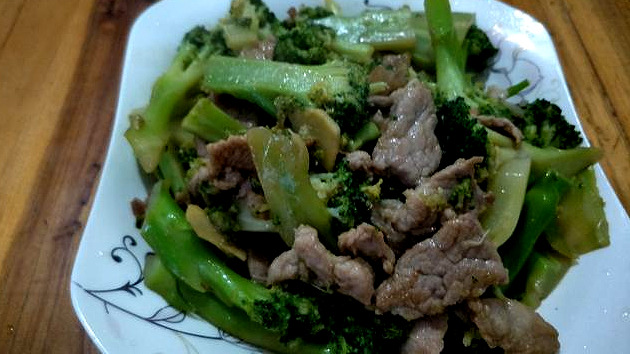 大厨教你农家菜“上肉干炒西兰花”家常做法,味道鲜美,口感爽脆