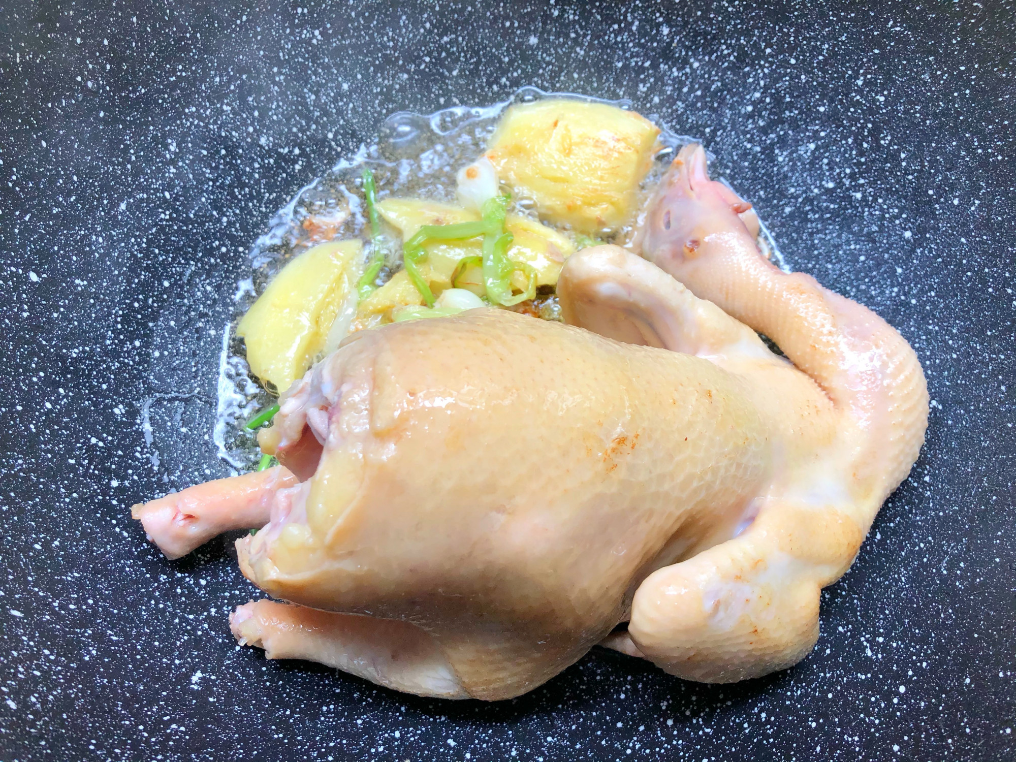 鸡肉这个做法绝了,酱香浓郁,好吃到舔盘,做法超简单