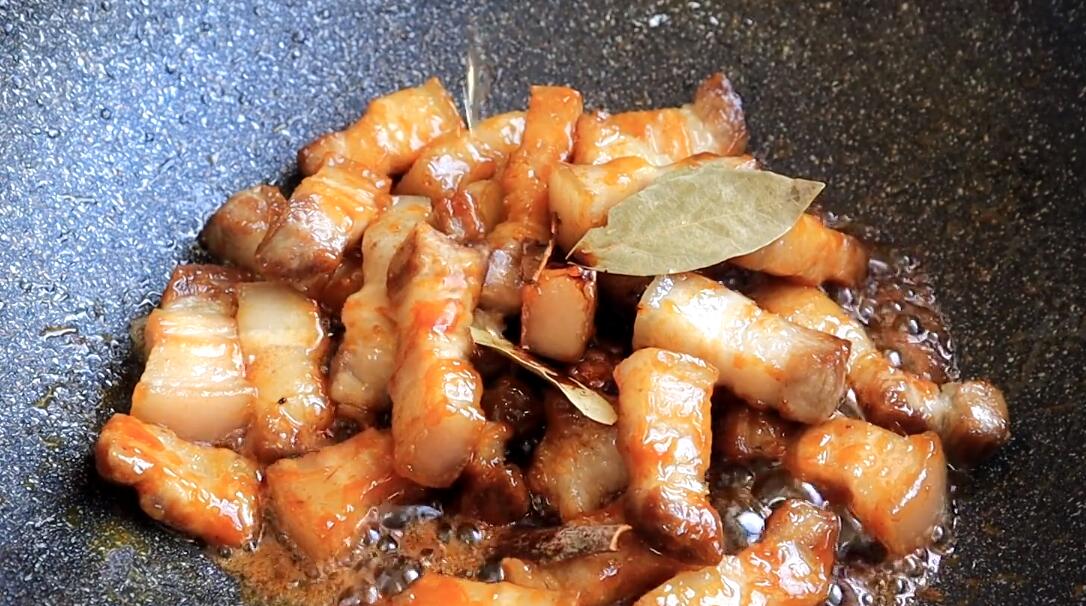 秘制鹌鹑蛋红烧肉做法,肥而不腻,软糯香甜,一次可以吃2碗饭