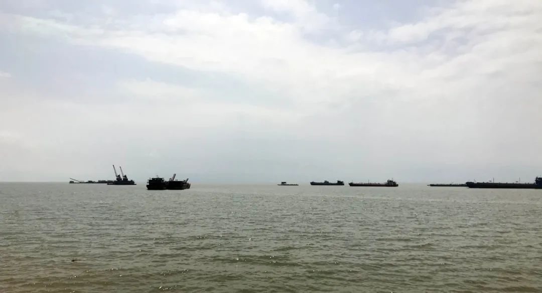 洞庭湖浩瀚的湖面。