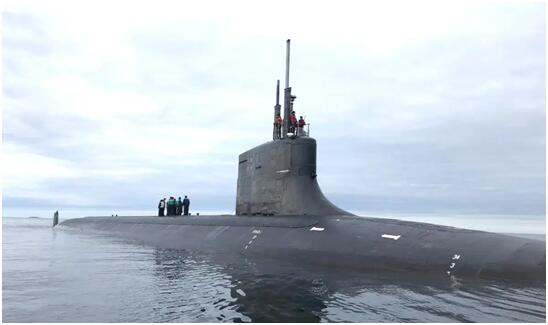 在挪威海岸附近现身的“海狼”号潜艇