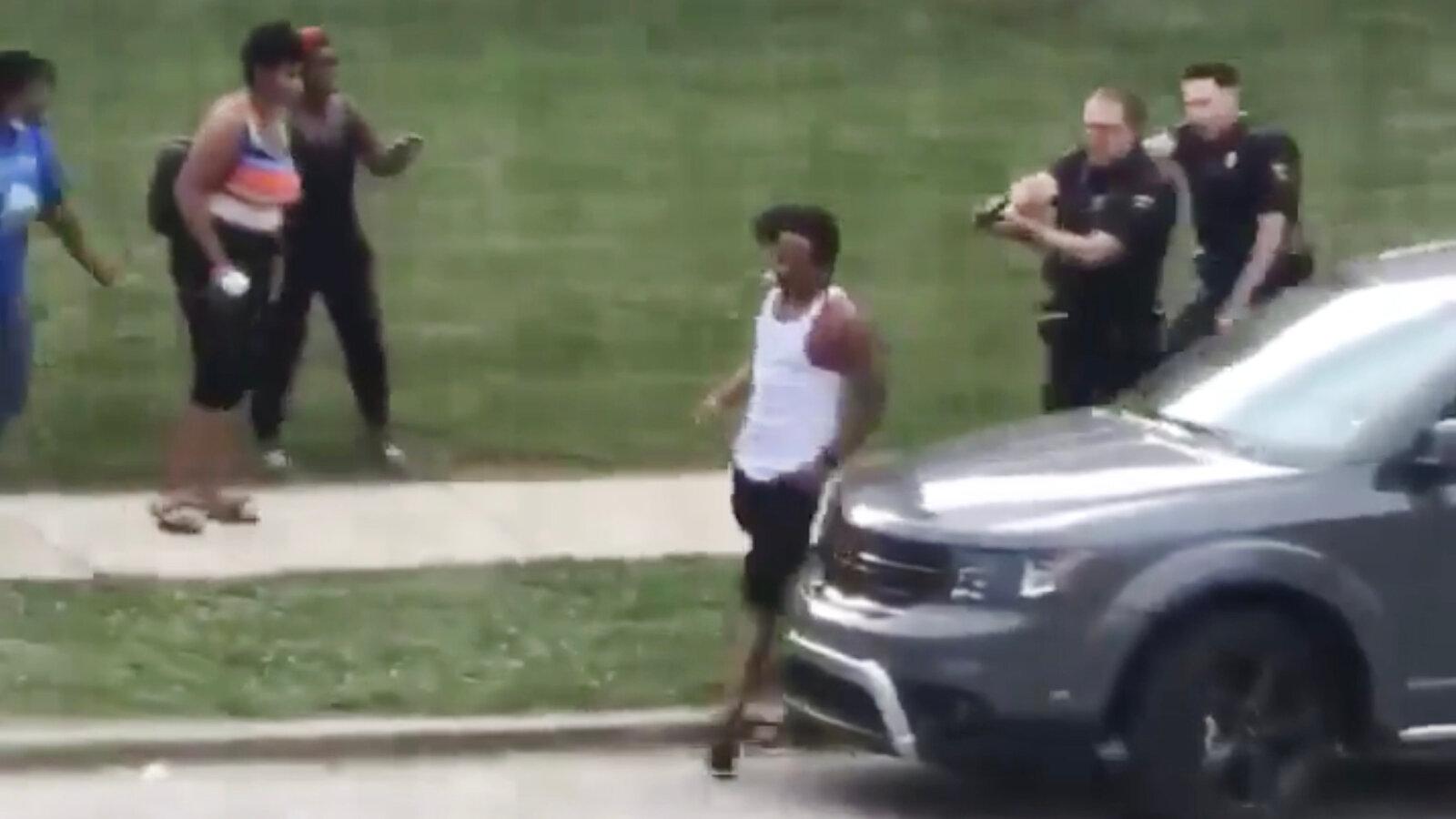 美国运动员全面罢赛抗议警察射杀黑人,特朗普政府称抵制荒谬愚蠢