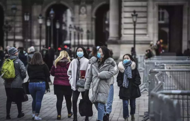 法国疫情严重告急,首都拉响防疫警报,马克龙:不排除全国再封城
