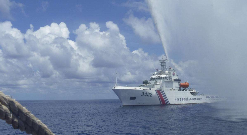 刚承诺不会在南海挑事，菲军机就闯入黄岩岛，中方：敦促停止挑衅