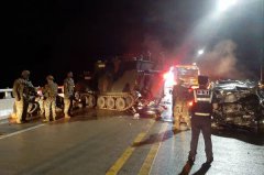 突发！美军装甲车与韩国私家车相撞