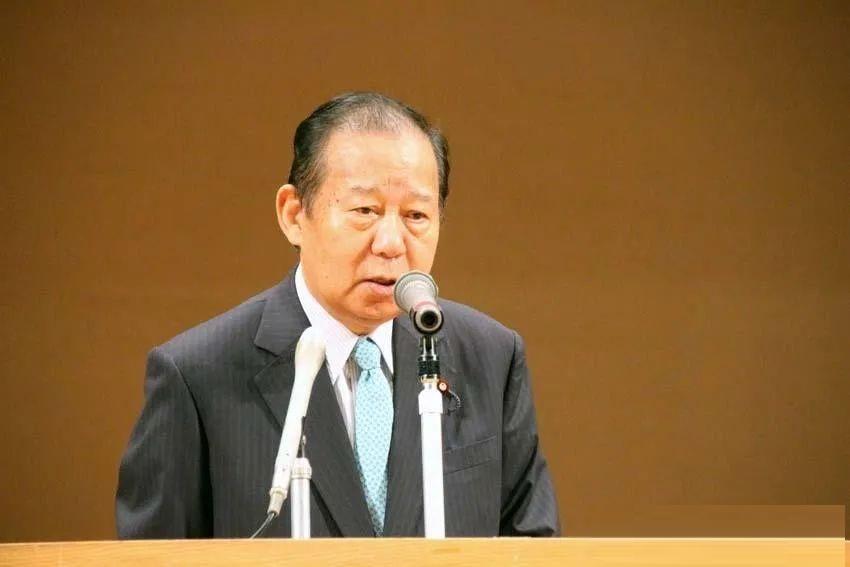 日本首相选举出现最大黑马，菅义伟宣布参选
