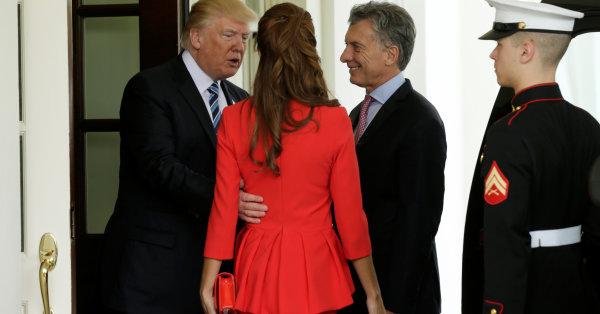 阿根廷前总统夫人太有亲和力，特朗普都要上手抱！老公压力有点大