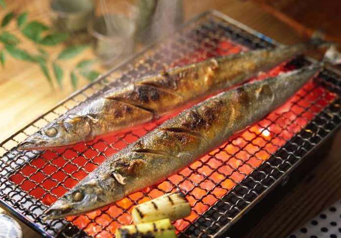 日本人尤爱的这种秋季盛产鱼，几乎每天都要吃，国人却挺不待见它