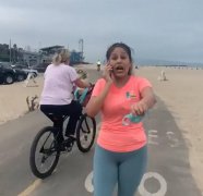 墨西哥女子在洛杉矶海滩辱骂3名非裔