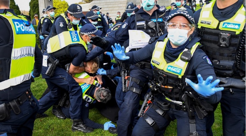 澳大利亚墨尔本爆发反封锁抗议。（图源：法新社）