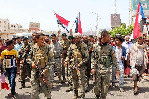 也门政府军和南方军再度交手，战场发生大爆炸，无视沙特撮合停火