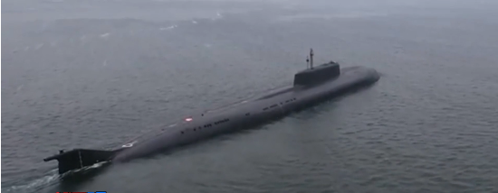 寸土不让！俄罗斯硬核阻拦美军挑衅，核潜艇亮相对抗美“海狼”