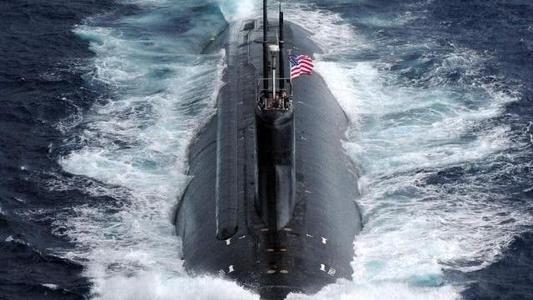 寸土不让！俄罗斯硬核阻拦美军挑衅，核潜艇亮相对抗美“海狼”