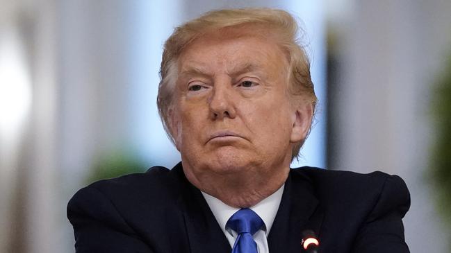 美国人终于承认:不戴口罩,是最大的错误!另一场争吵正在爆发